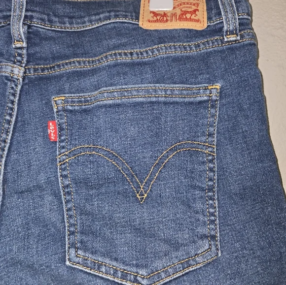 Levis Classic Jean Shorts Size 32 - Picture 7 of 16